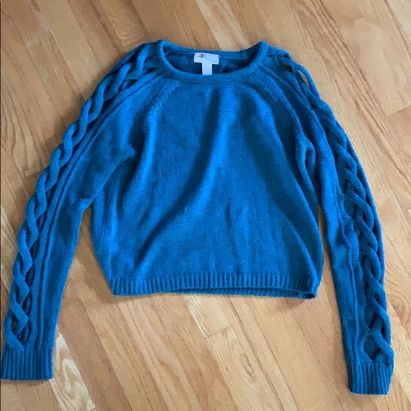 Really cute sweater with cut out detail on sleeves - Picture 1 of 4